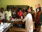 REMISE DON MEDICAMENTS AU DISPENSAIE DE MBOMA DANS L: cliquer pour aggrandir